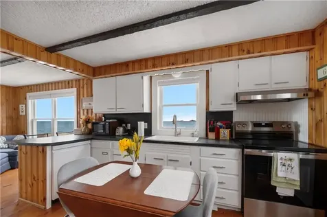 28 Glenwood Avenue Narragansett RI 02882