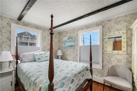 28 Glenwood Avenue Narragansett RI 02882
