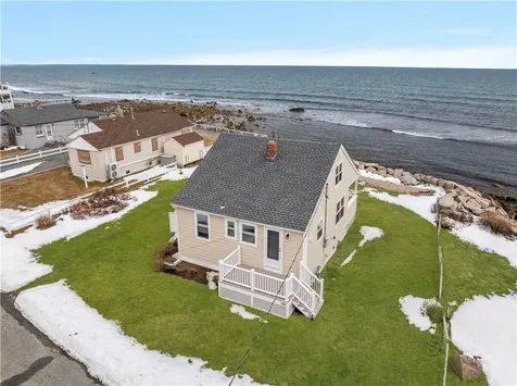 28 Glenwood Avenue Narragansett RI 02882