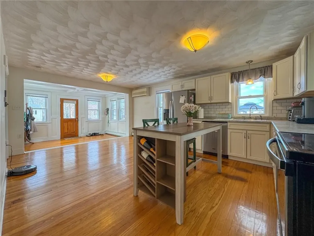 28 Burgess Drive Warwick RI 02886