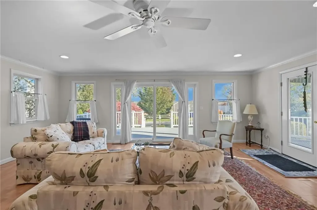 4 Read Avenue Warren RI 02885