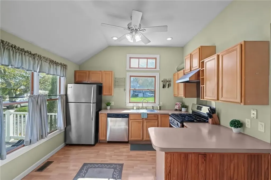 4 Read Avenue Warren RI 02885