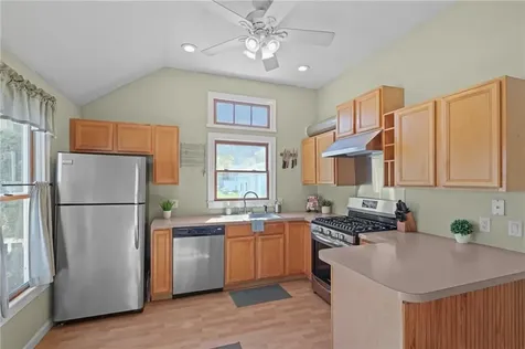 4 Read Avenue Warren RI 02885