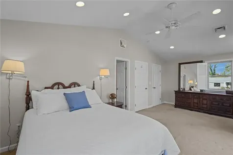 4 Read Avenue Warren RI 02885