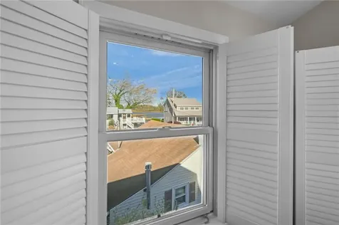 4 Read Avenue Warren RI 02885