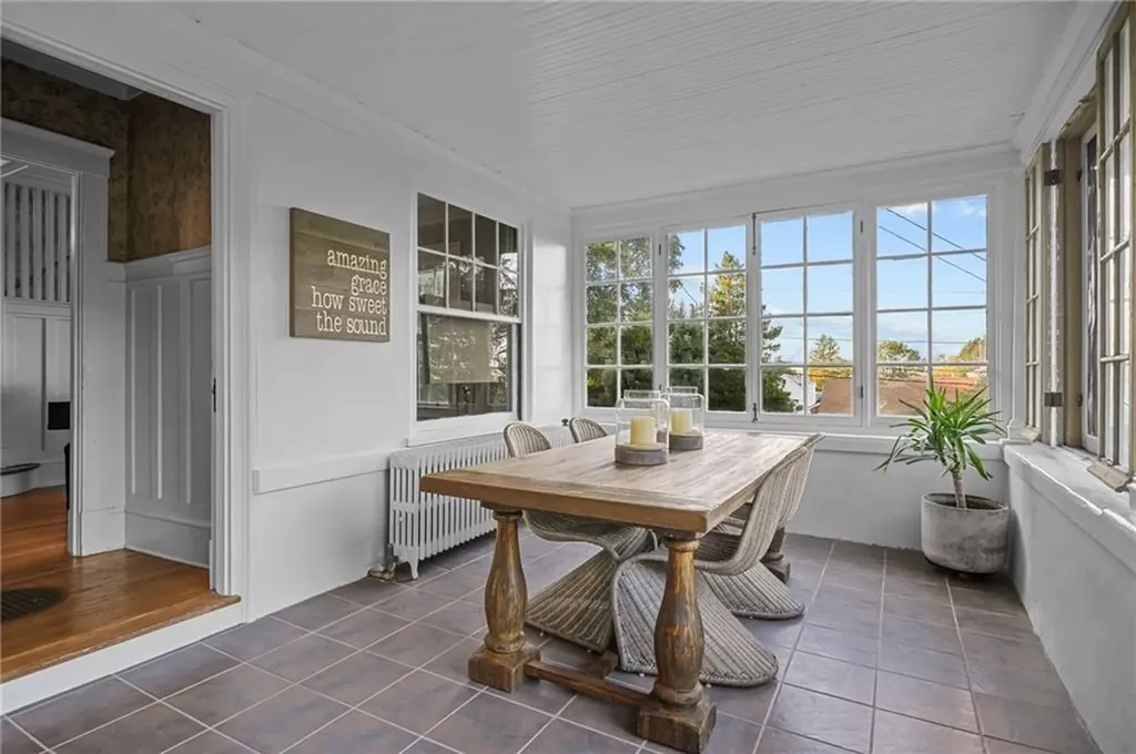 54 Highland Avenue Warwick RI 02886