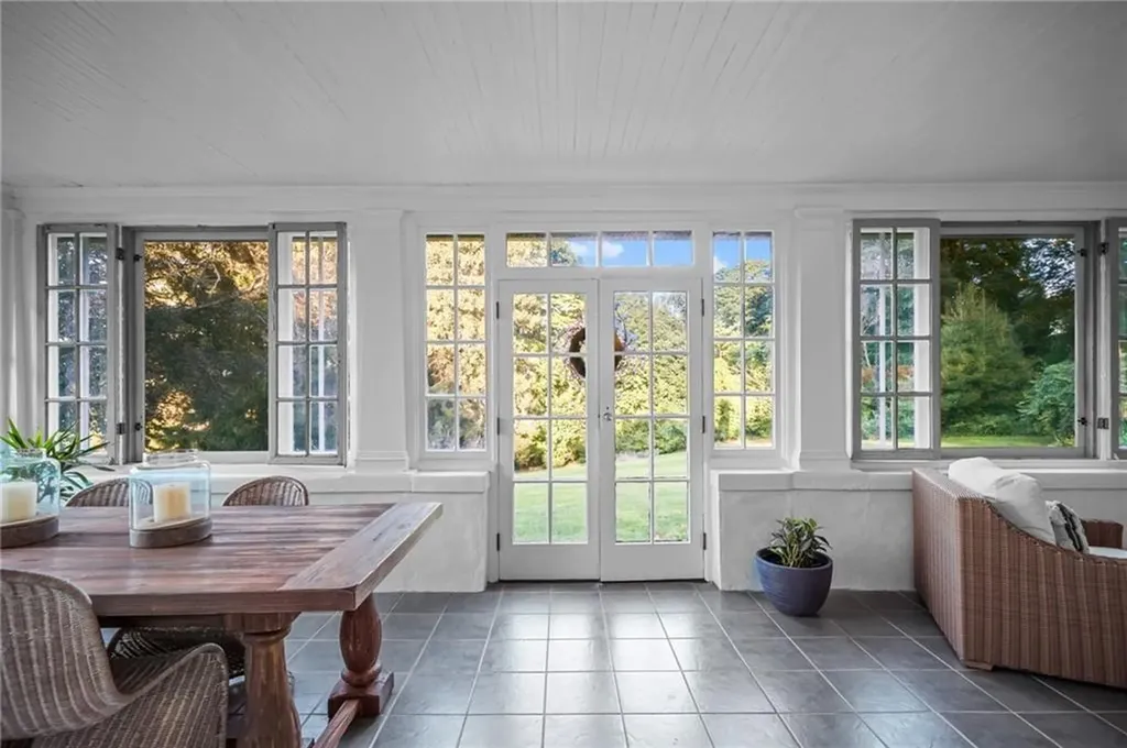 54 Highland Avenue Warwick RI 02886