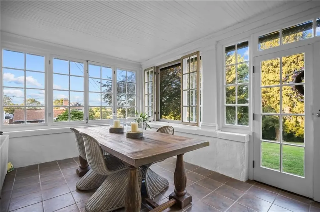 54 Highland Avenue Warwick RI 02886