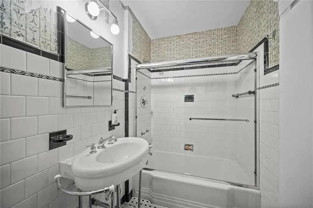 54 Highland Avenue Warwick RI 02886