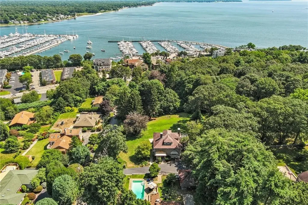 54 Highland Avenue Warwick RI 02886