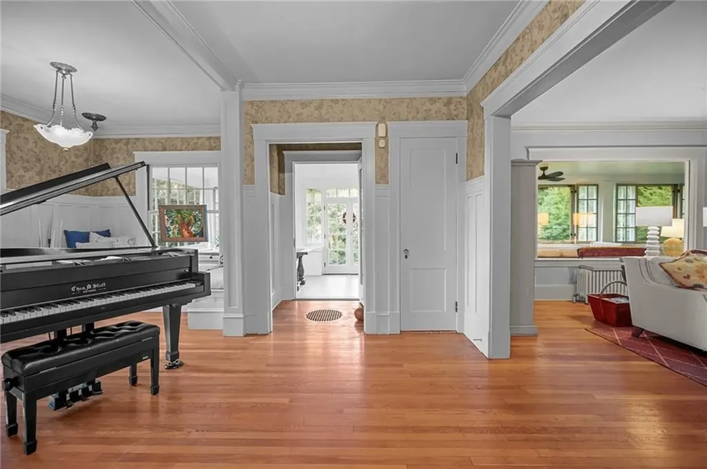 54 Highland Avenue Warwick RI 02886