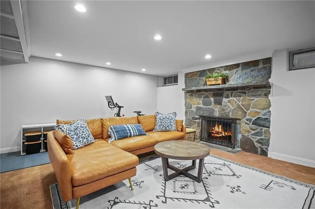 54 Highland Avenue Warwick RI 02886