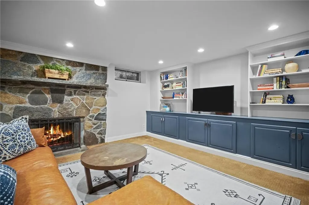 54 Highland Avenue Warwick RI 02886