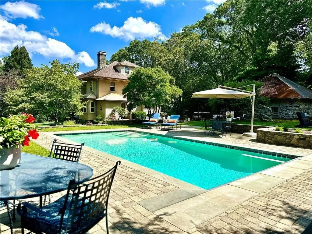 54 Highland Avenue Warwick RI 02886