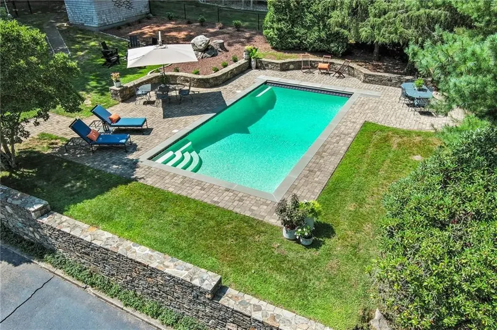 54 Highland Avenue Warwick RI 02886