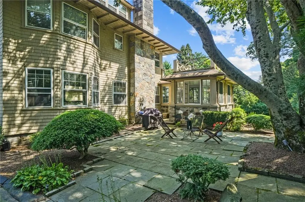 54 Highland Avenue Warwick RI 02886