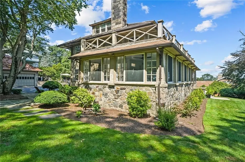 54 Highland Avenue Warwick RI 02886