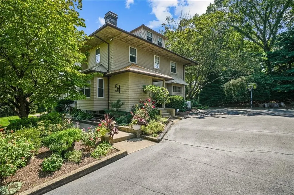 54 Highland Avenue Warwick RI 02886