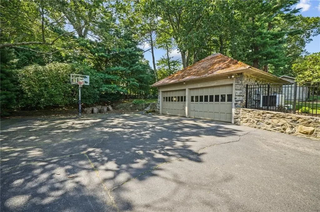 54 Highland Avenue Warwick RI 02886