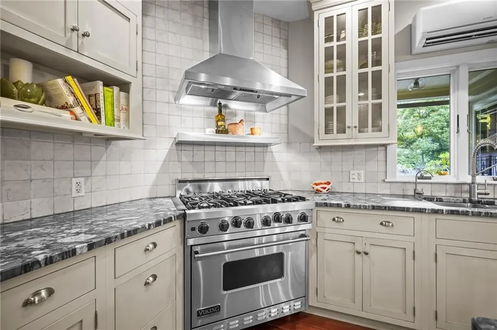 54 Highland Avenue Warwick RI 02886