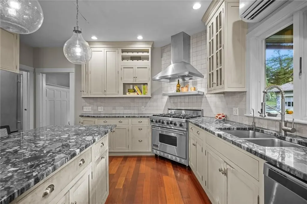 54 Highland Avenue Warwick RI 02886