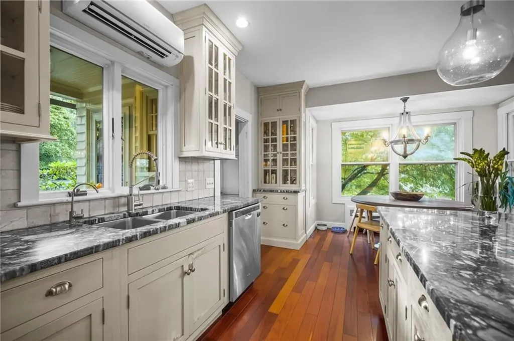 54 Highland Avenue Warwick RI 02886