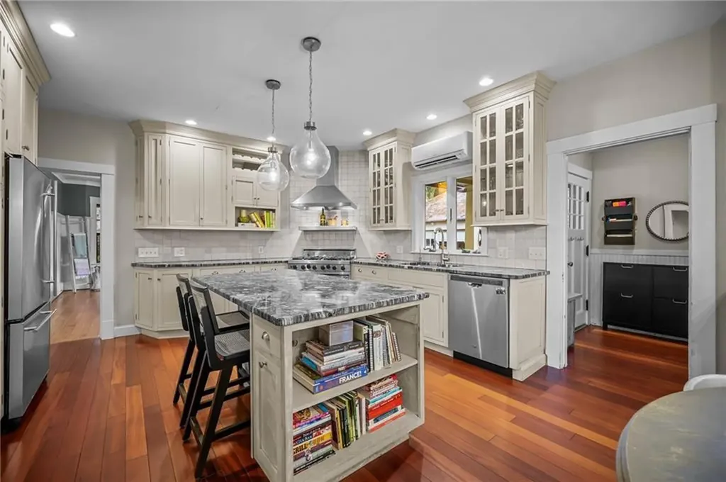 54 Highland Avenue Warwick RI 02886