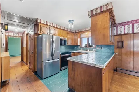 80 West View Avenue Cranston RI 02920