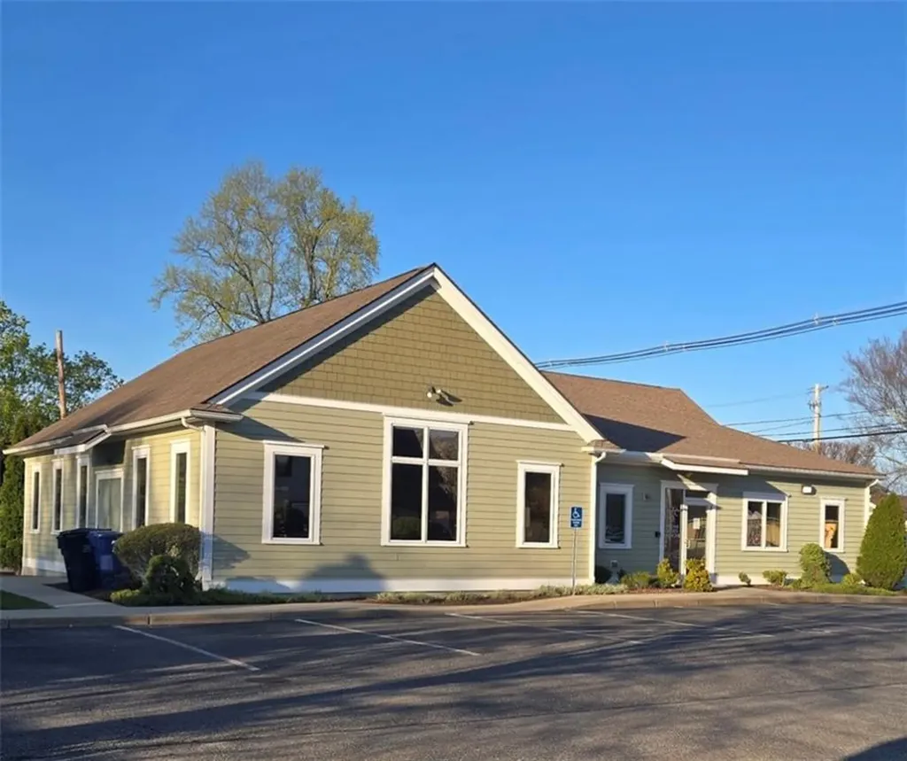 2871 Post Road Warwick RI 02886