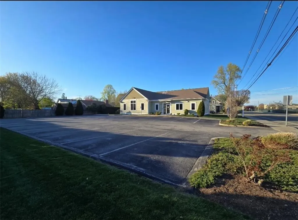 2871 Post Road Warwick RI 02886