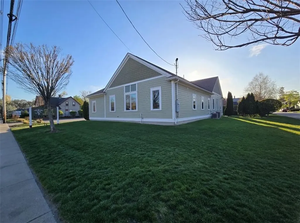 2871 Post Road Warwick RI 02886
