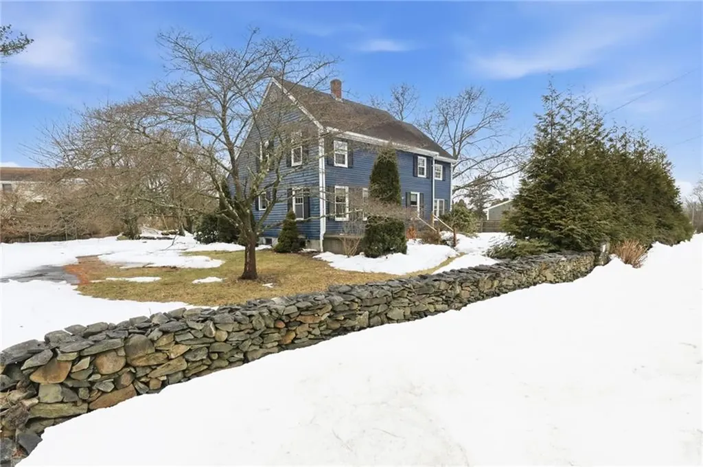 179 Schoolhouse Road Warren RI 02885
