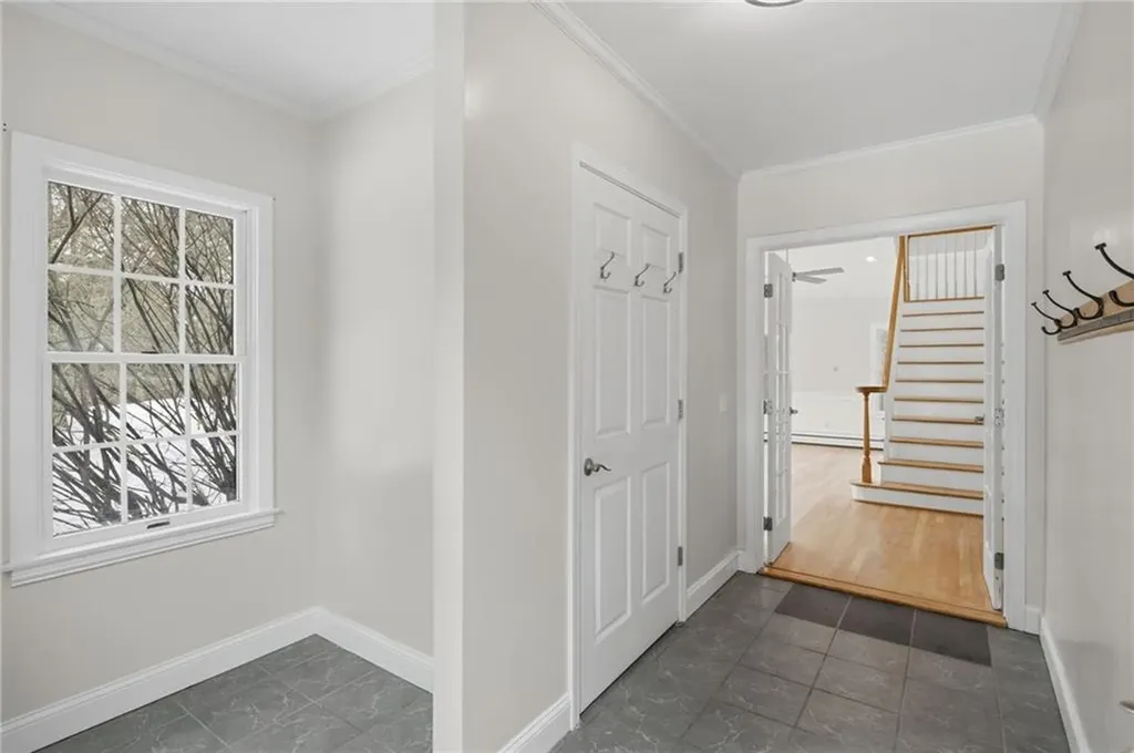 179 Schoolhouse Road Warren RI 02885