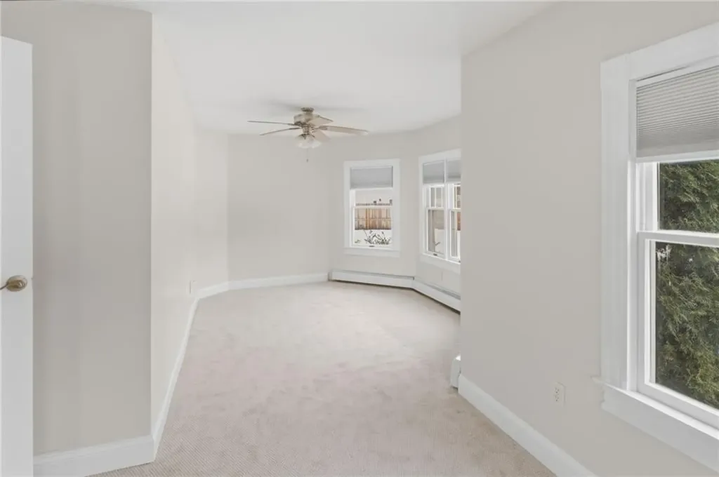 179 Schoolhouse Road Warren RI 02885