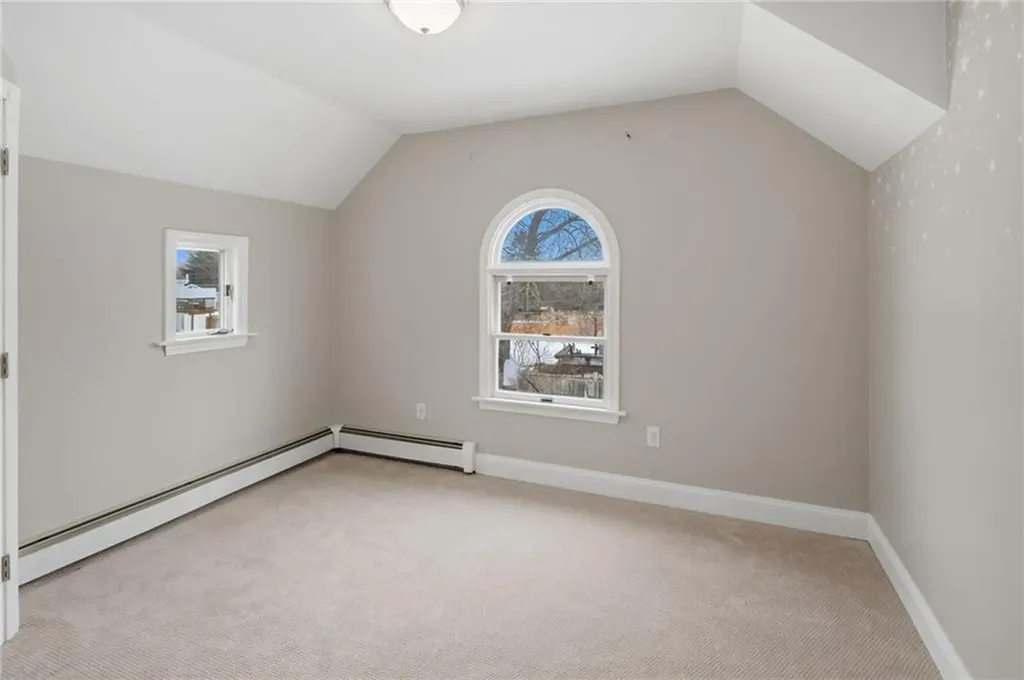 179 Schoolhouse Road Warren RI 02885