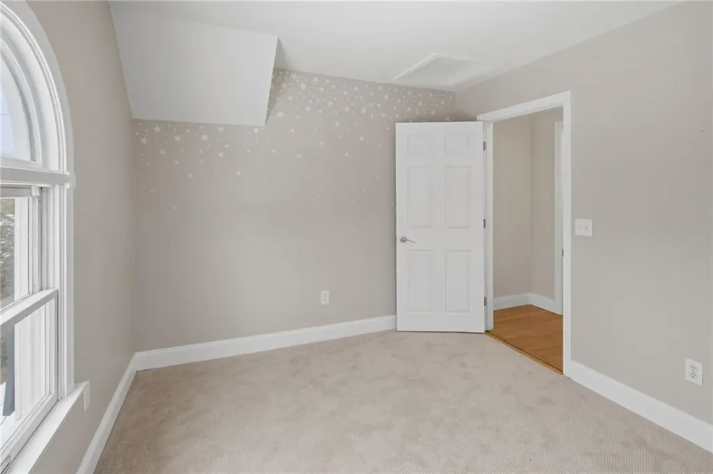 179 Schoolhouse Road Warren RI 02885