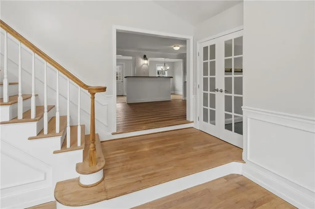 179 Schoolhouse Road Warren RI 02885