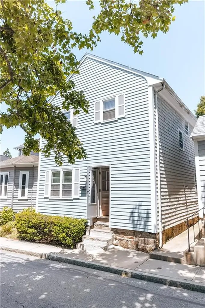 28 Dixon Street Newport RI 02840
