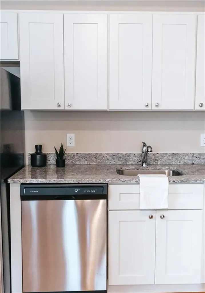 28 Dixon Street Newport RI 02840