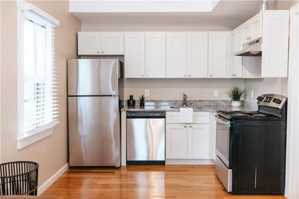 28 Dixon Street Newport RI 02840