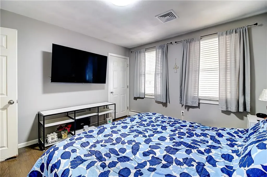 21 Sarah Lane Warwick RI 02889