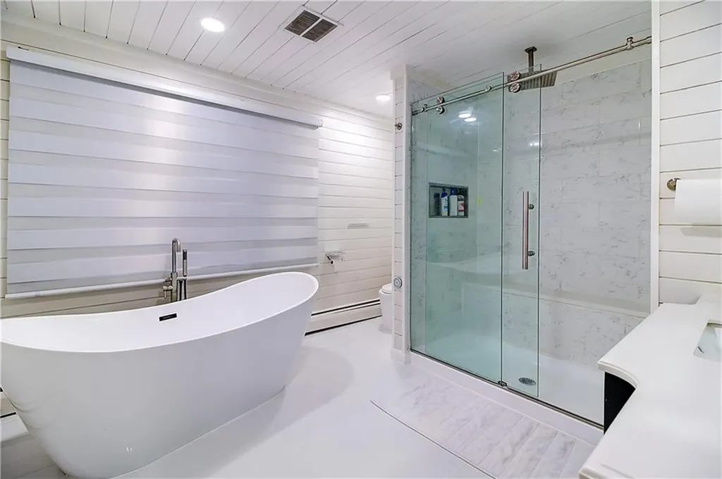 21 Sarah Lane Warwick RI 02889