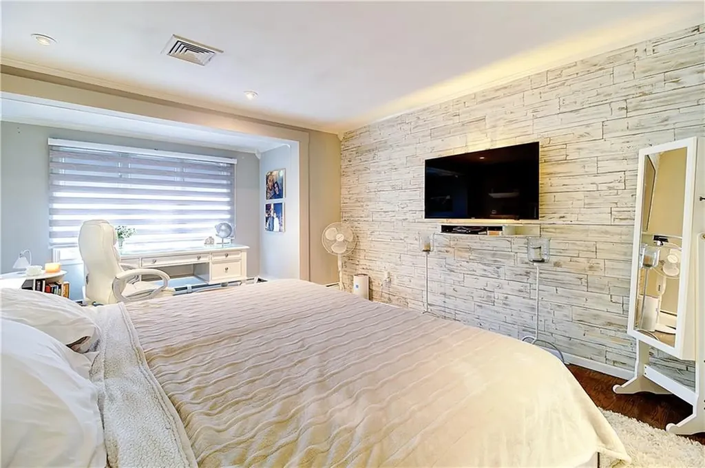 21 Sarah Lane Warwick RI 02889