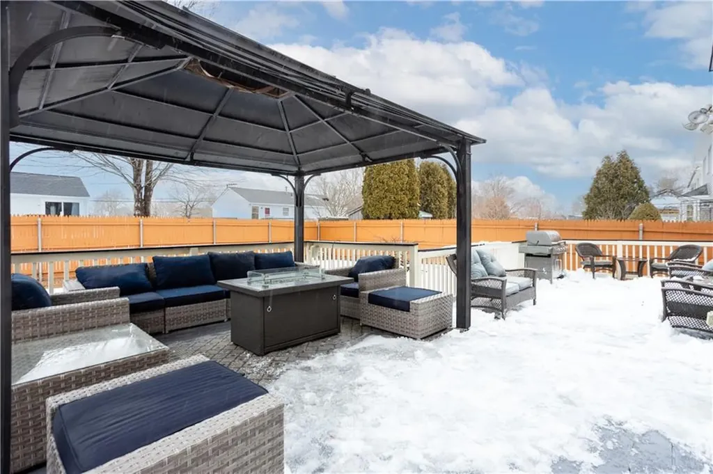 21 Sarah Lane Warwick RI 02889