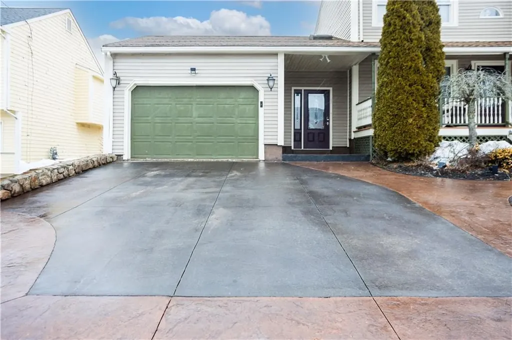 21 Sarah Lane Warwick RI 02889