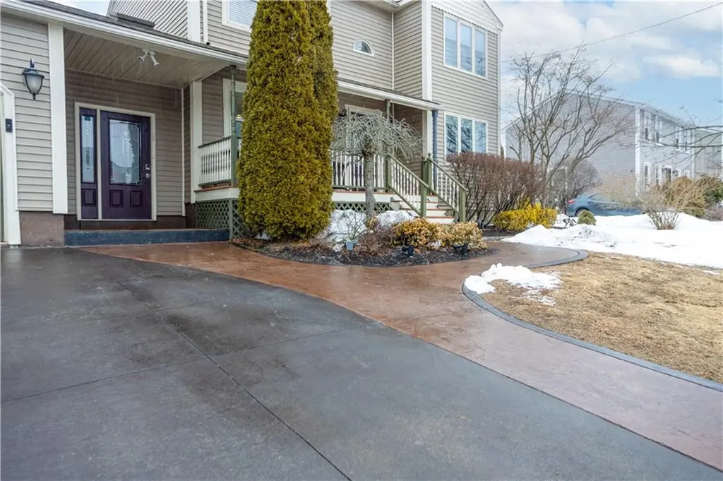 21 Sarah Lane Warwick RI 02889