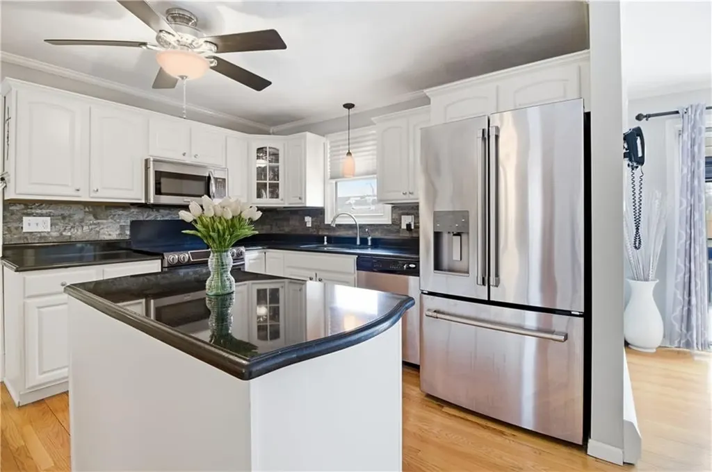 21 Sarah Lane Warwick RI 02889