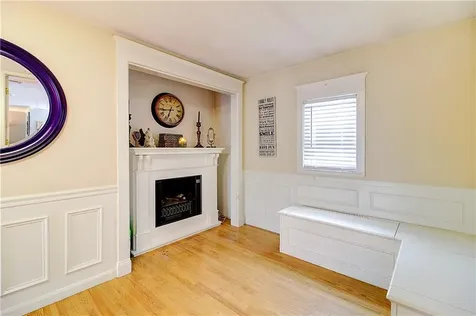 21 Sarah Lane Warwick RI 02889