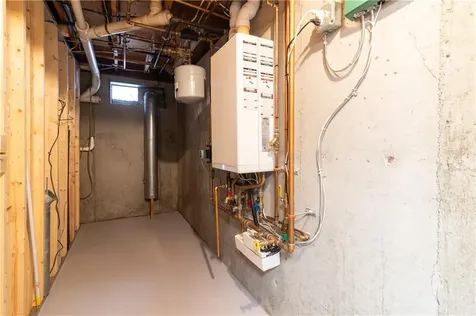 21 Sarah Lane Warwick RI 02889