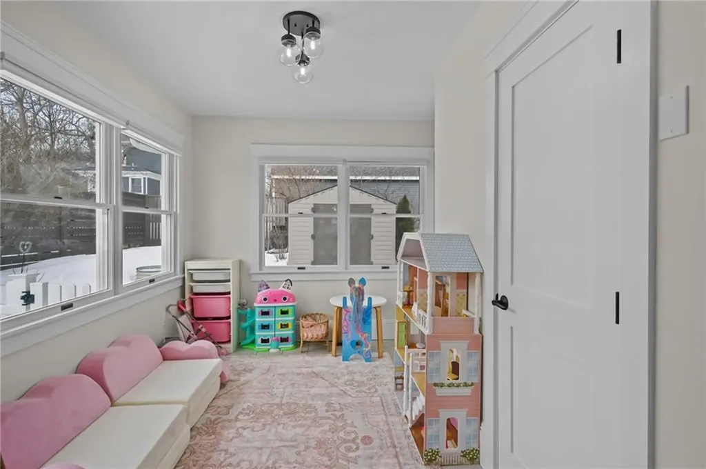 39 Ledge Road East Greenwich RI 02818